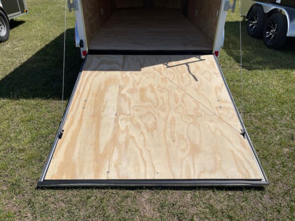 6×12 Tandem Axle White – Ramp Door – Side Door - V-Nose - Image 4