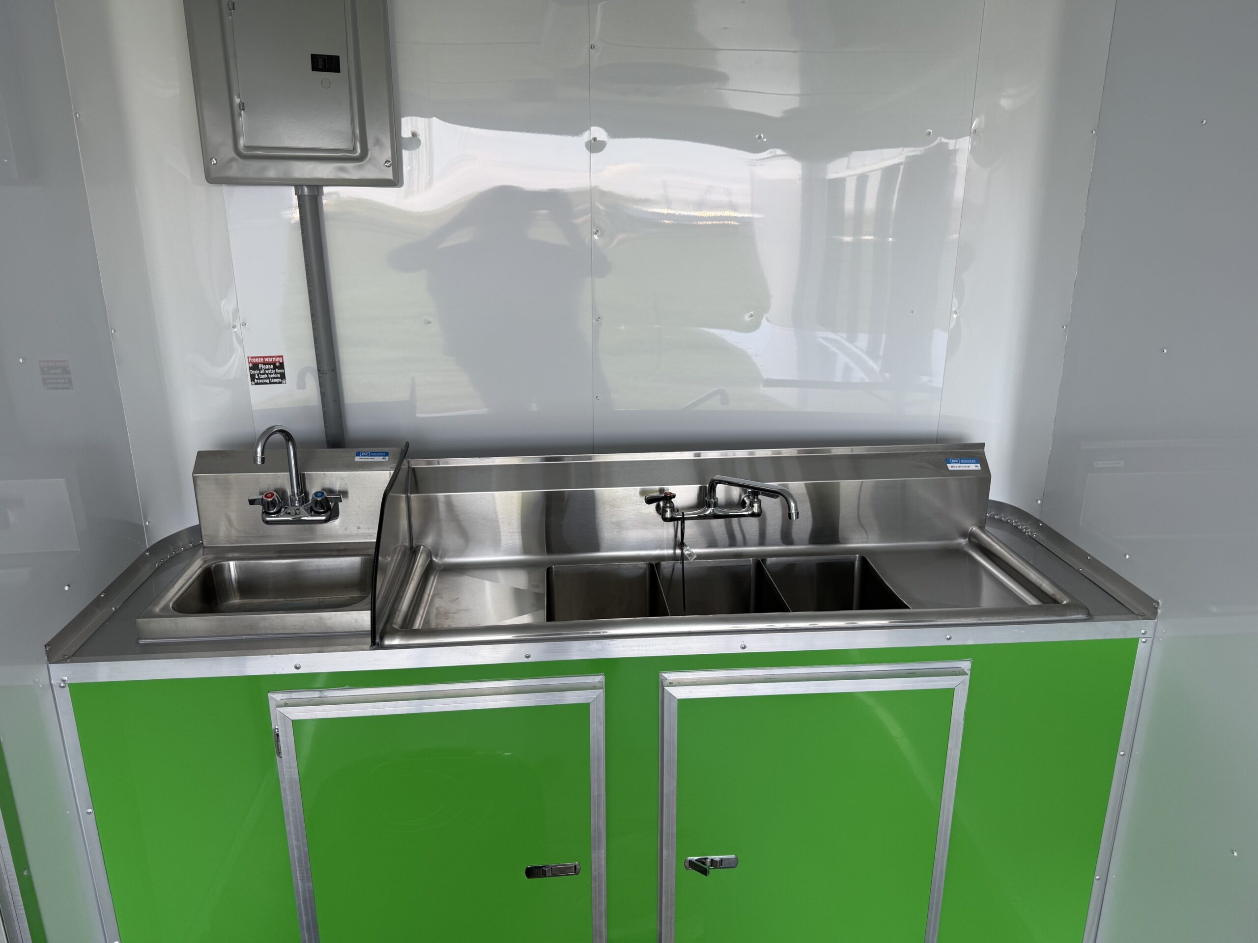 7×16 Tandem Axle – Finished interior – Electrical – Sink Package – A/C - Image 5