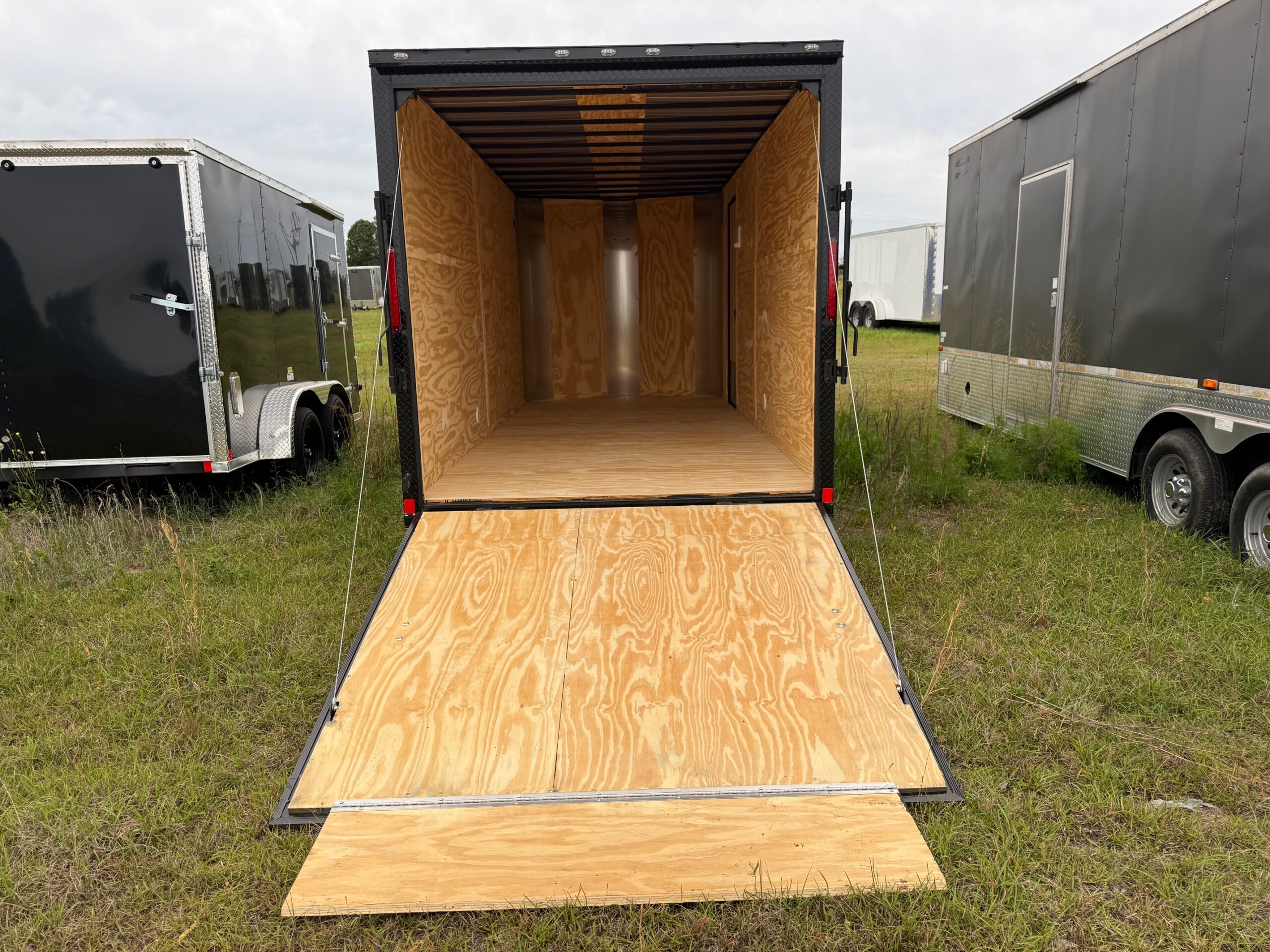 7×16 Tandem Axle Trailer – V-nose – Ramp Door – Side Door - 6 Foot 9 Inch Ceiling - Black Out Package - Image 4